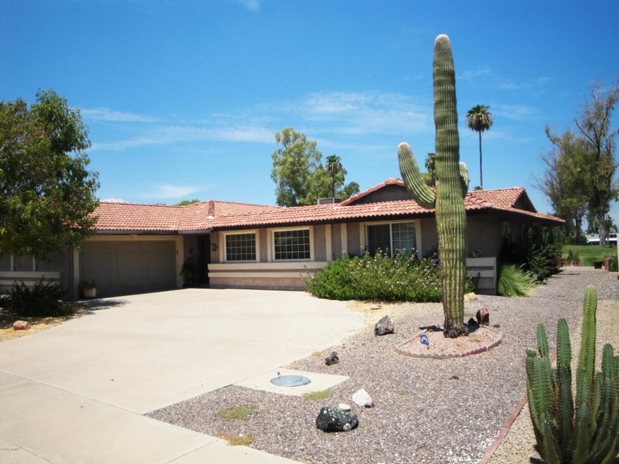 10522 W Mission Ln, Sun City, AZ 85351 - photo 1