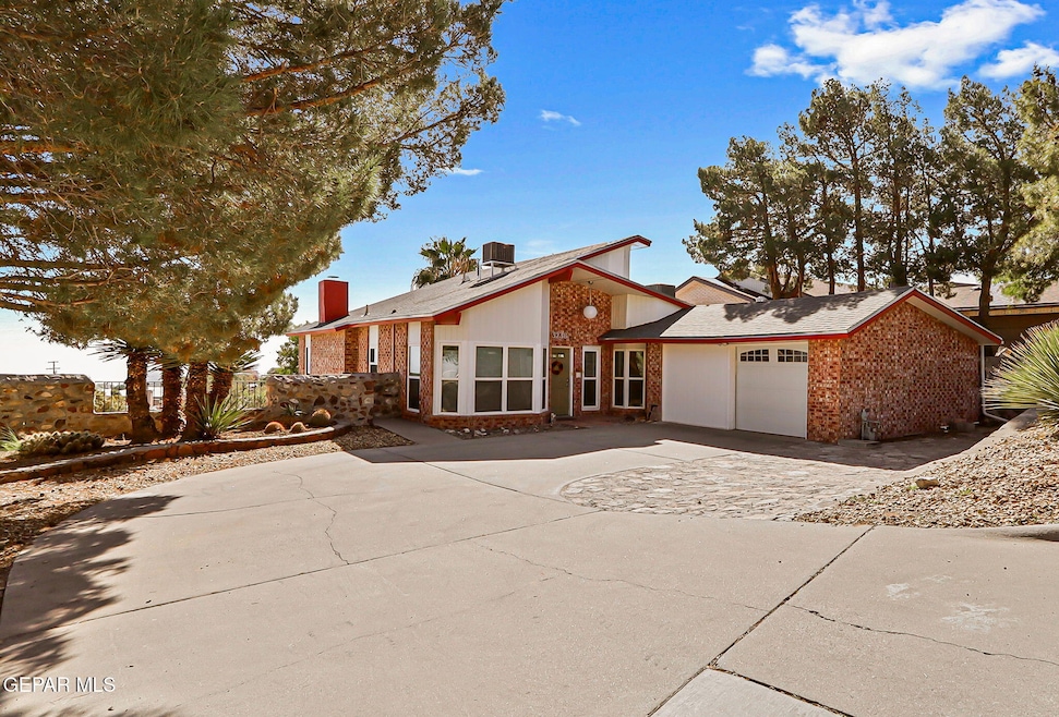 For Sale $465,000 • Co-Listing Agent