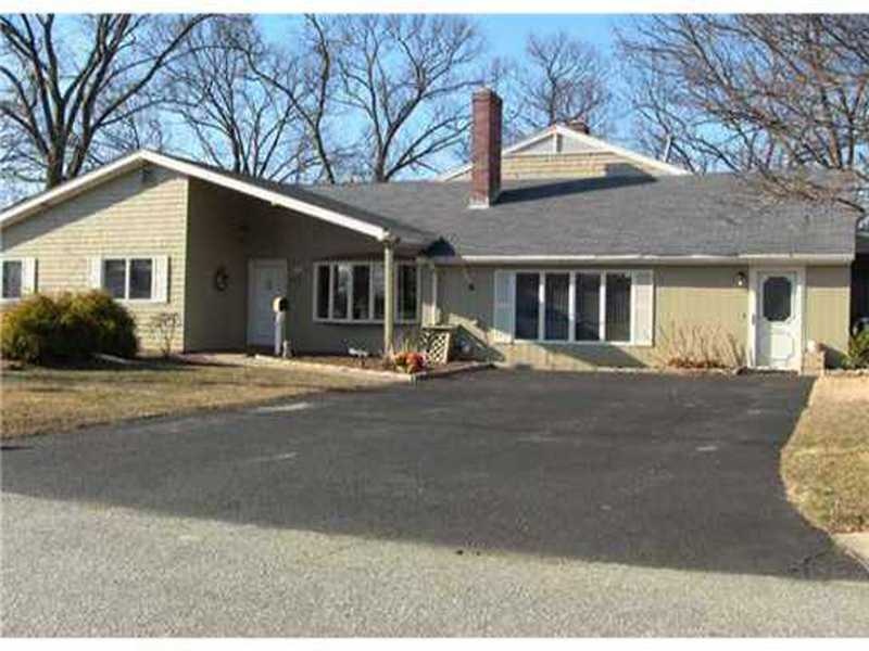 223 Richmond Dr, Warwick, RI 02888 - photo 1