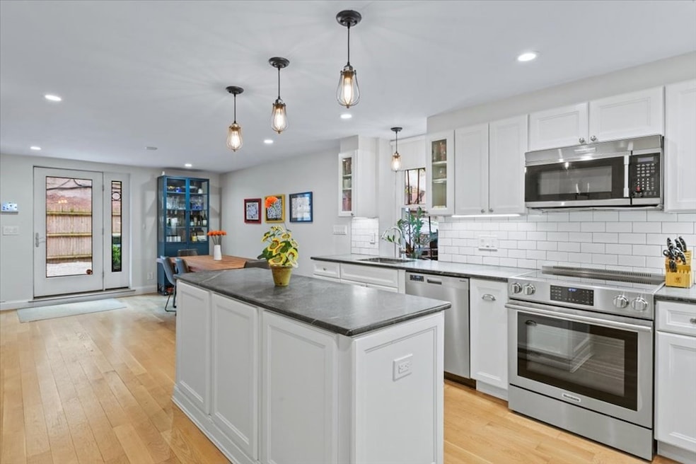 Sold $1,130,000 • Co-Listing Agent