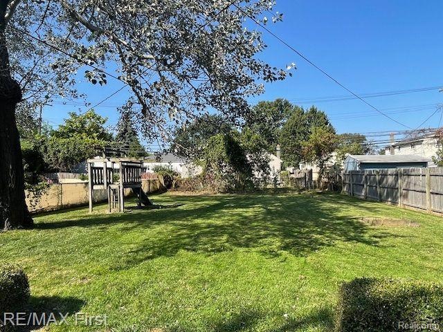 26093 Nagel St, Roseville, MI 48066 - photo 1