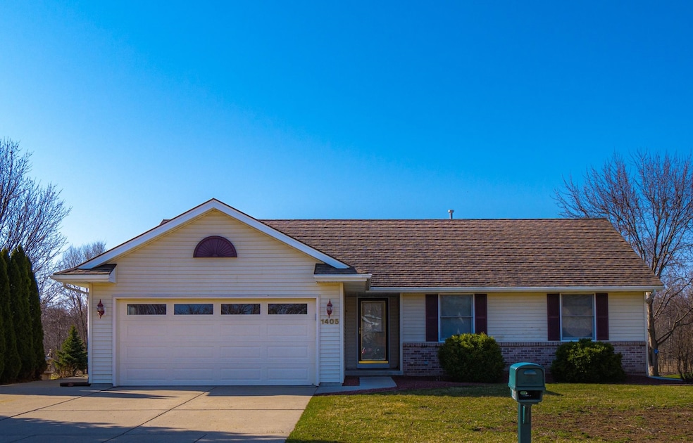 1405 Evergreen Dr, Janesville, WI 53546 - photo 1