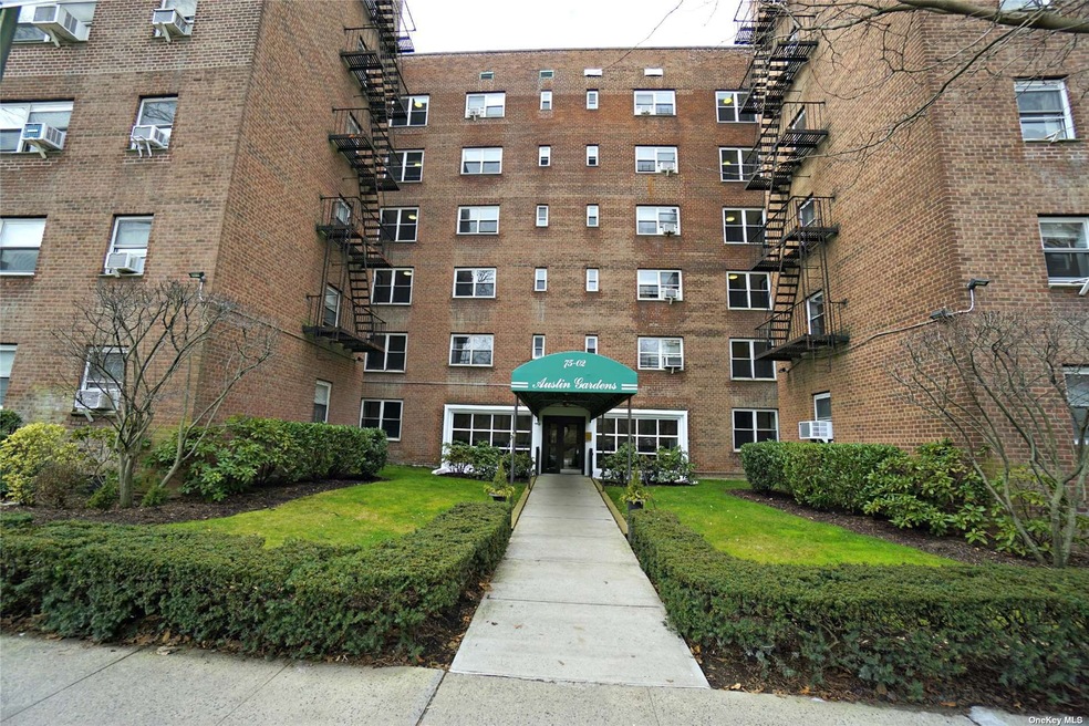 75-02 Austin St unit 3A, Forest Hills, NY 11375 - photo 1