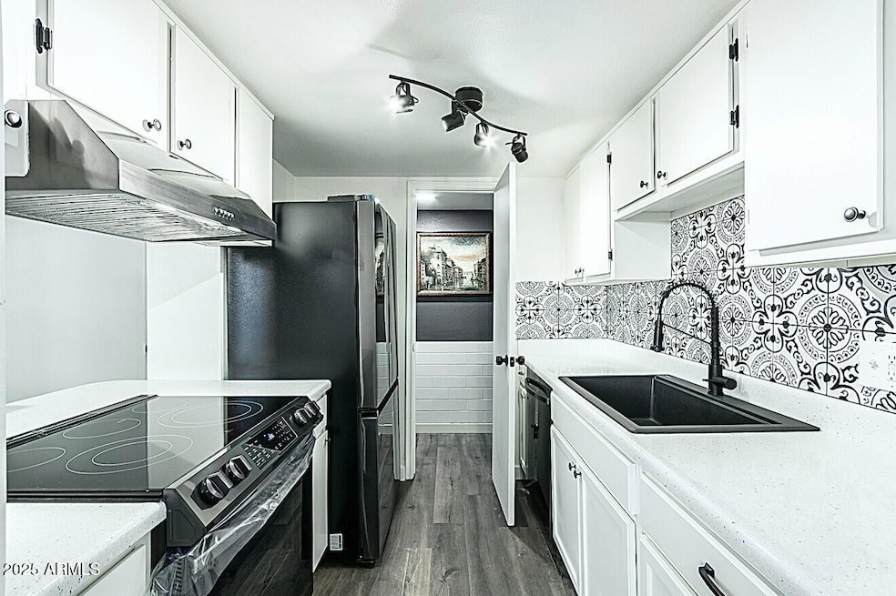 1231 E Lawrence Ln, Phoenix, AZ 85020 - photo 1