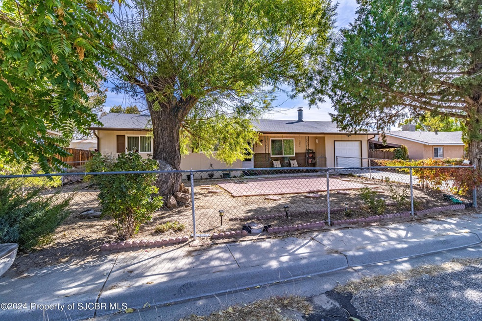 308 N Chestnut St, Bloomfield, NM 87413 - photo 1