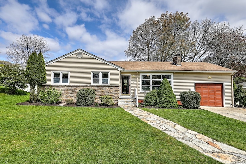 19 Roslyn Ave, Cranston, RI 02910 - photo 1