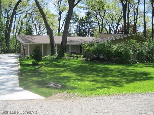 5675 Woodland Pass, Bloomfield Hills, MI 48301 - photo 1