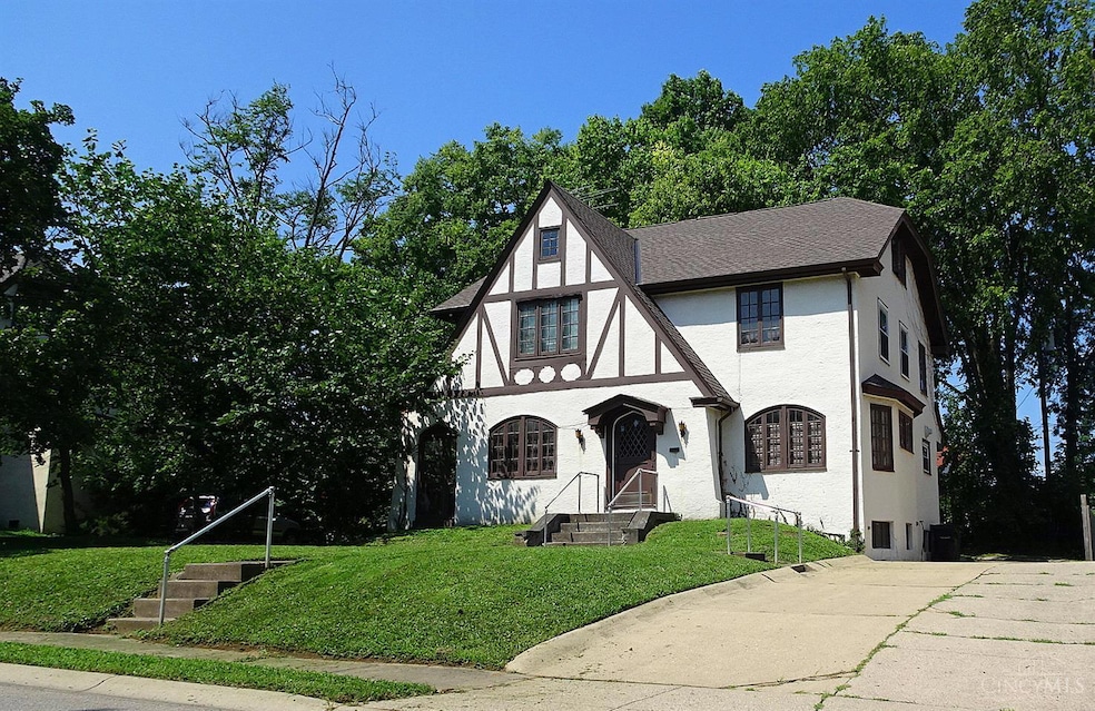 3915 Warwick Ave, Cincinnati, OH 45229 - photo 1