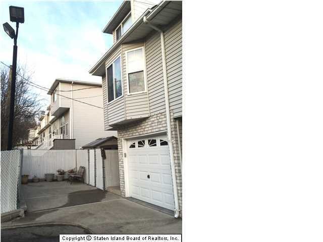 31 Linda Ln, Staten Island, NY 10312 - photo 1