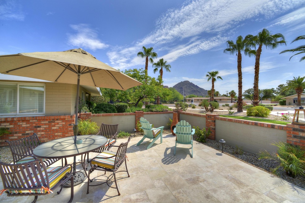 004_Courtyard View