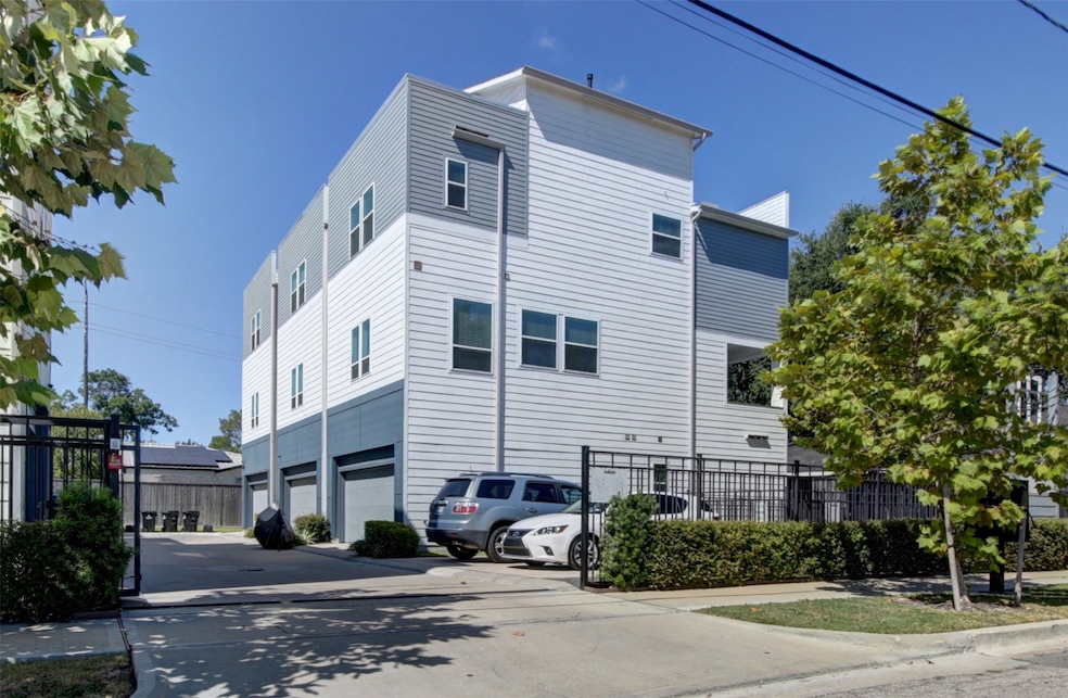 Welcome to 1909 Maury St.