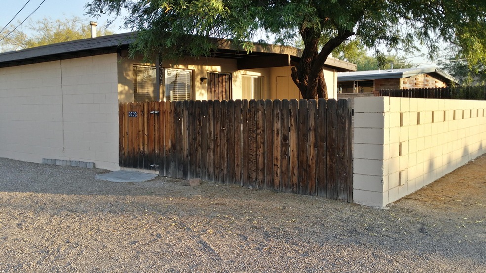 2723 N Incas Place, Tucson, AZ 85705 - photo 1