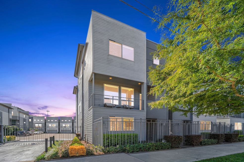 Enjoy the convenience of urban living and spectacular skyline views in this 3 story luxury townhome!