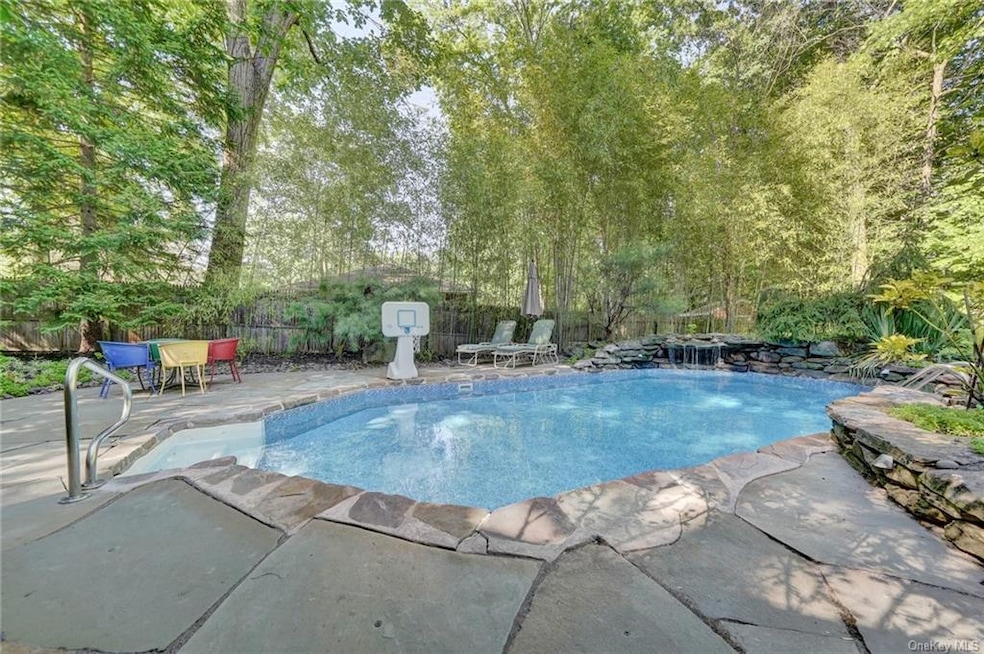 18 Lynne Dr, New City, NY 10956 - photo 1