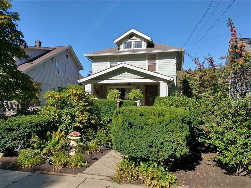 Front - nicely landscaped
