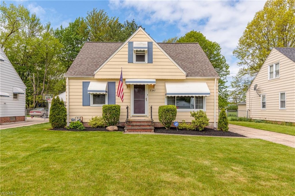 2242 E 290th St, Wickliffe, OH 44092 - photo 1