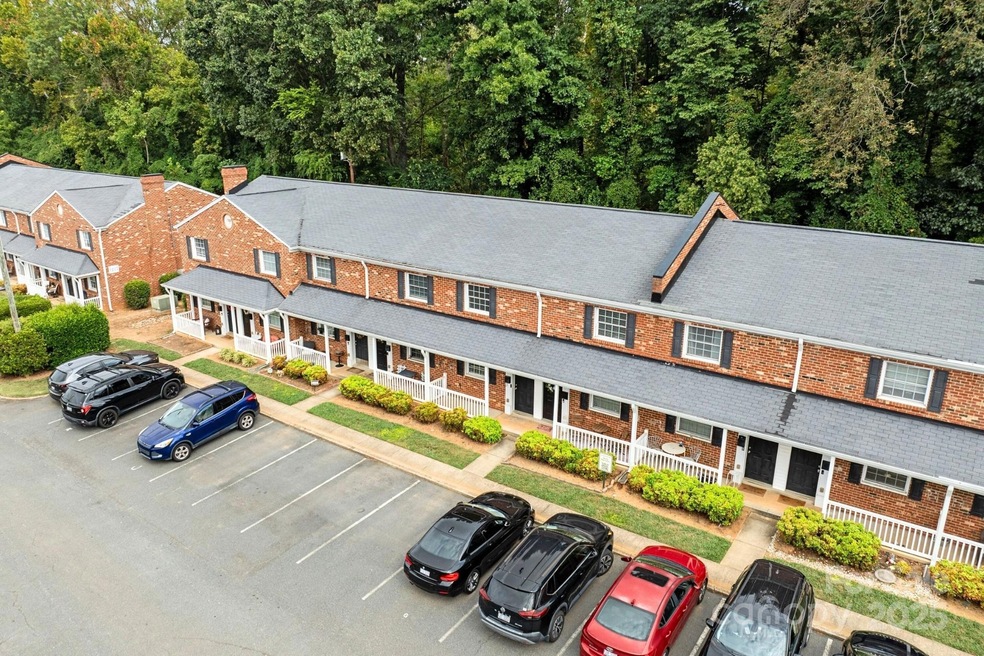 1215 Green Oaks Ln unit H, Charlotte, NC 28205 - photo 1
