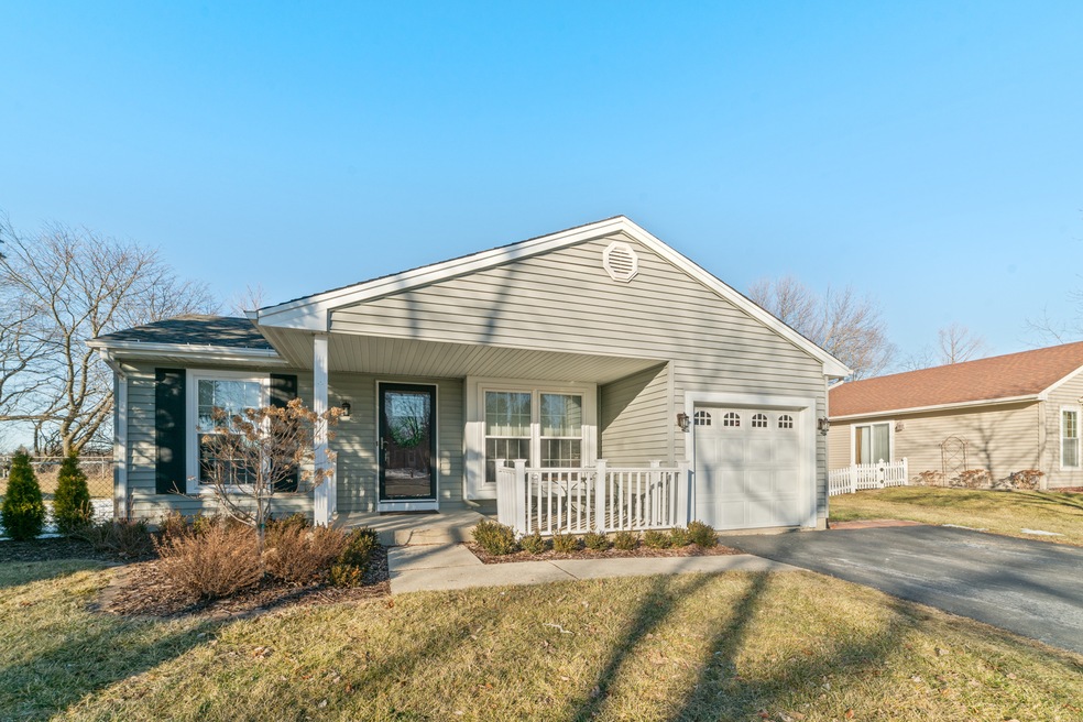 437 Bayview Ave unit 5, Naperville, IL 60565 - photo 1