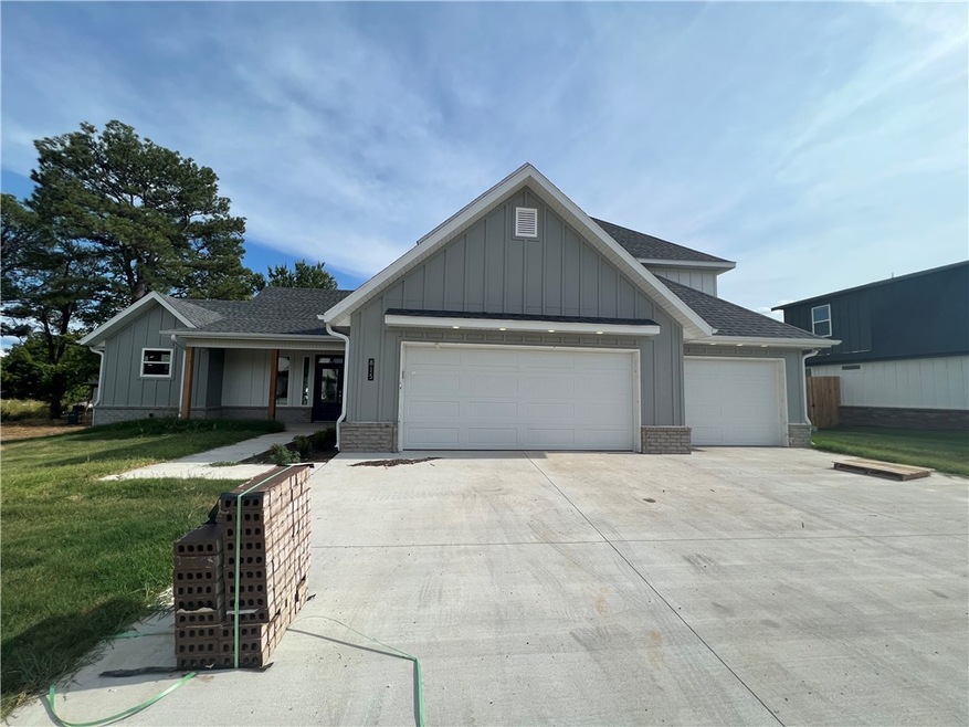 815 Spurgeon Ln, Prairie Grove, AR 72753 - photo 1