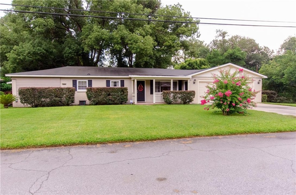 407 W Howard Dr, Brunswick, GA 31523 - photo 1