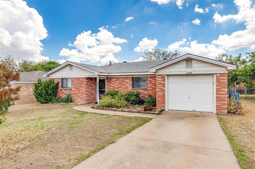 7813 Abbott Dr, Fort Worth, TX 76108 - photo 1