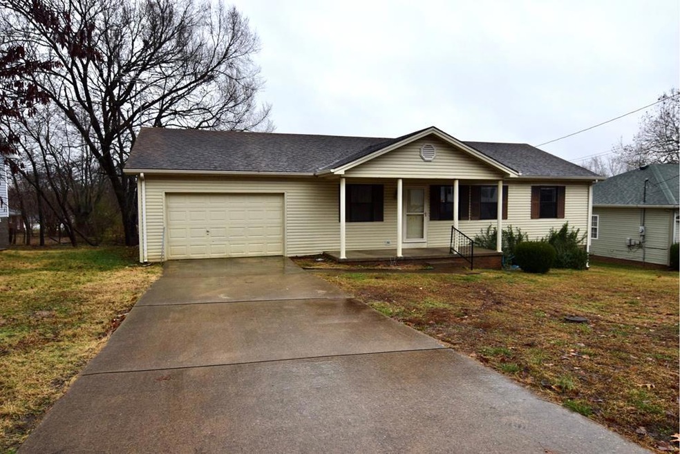 317 Pine Hill Dr, Hopkinsville, KY 42240 - photo 1