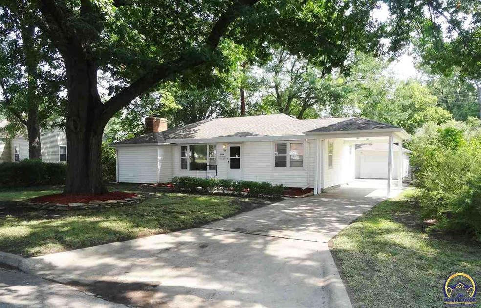 1910 SW Atwood Ave, Topeka, KS 66604 - photo 1