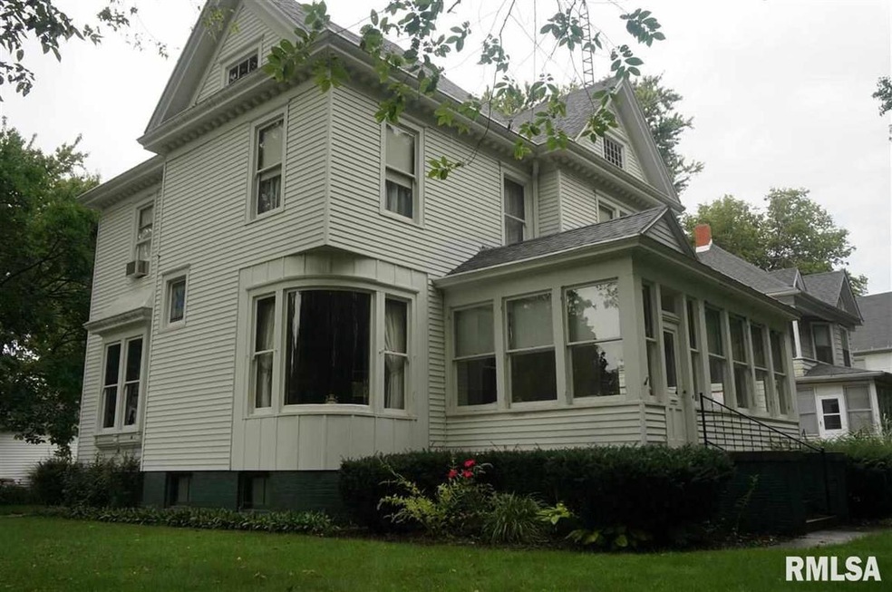 603 College Ave, Lincoln, IL 62656 - photo 1