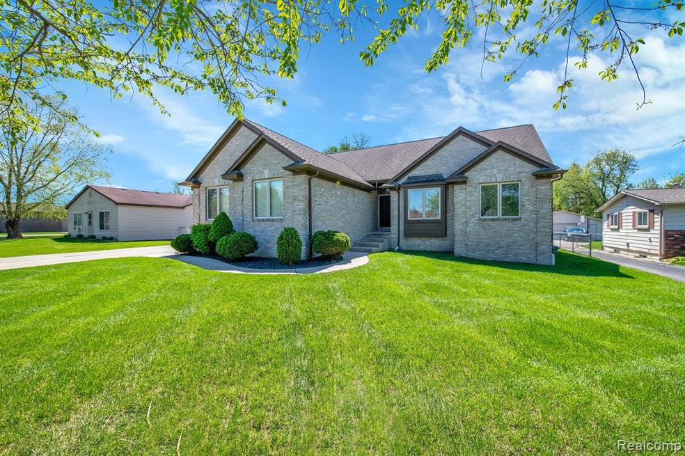 8356 Wiloray, Shelby Township