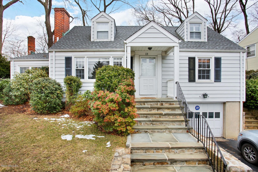 13 Hoover Rd Riverside CT-large-001-25-0