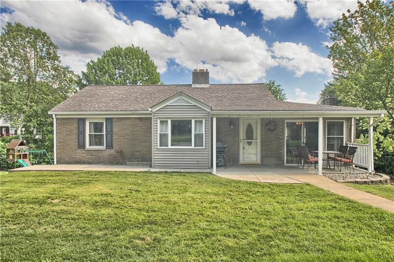 Charming colonial with fantastic curb appeal!