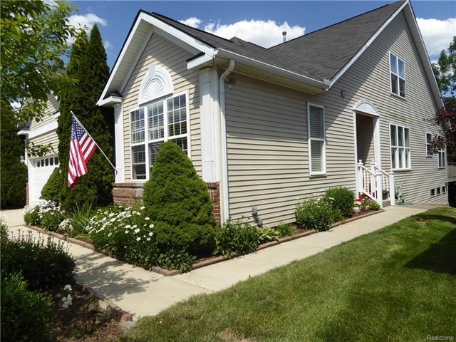 4030 Hillsdale Dr unit 244, Auburn Hills, MI 48326 - photo 1