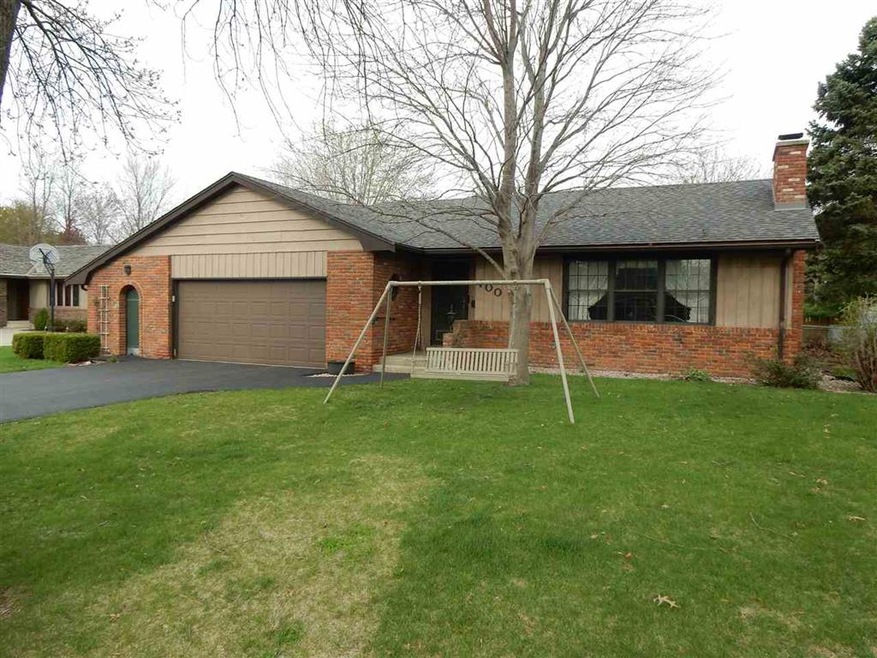 400 Maywood Dr, Lincoln, IL 62656 - photo 1