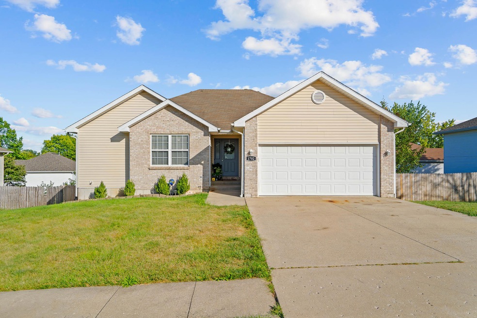 1702 Spiros Dr, Columbia, MO 65202