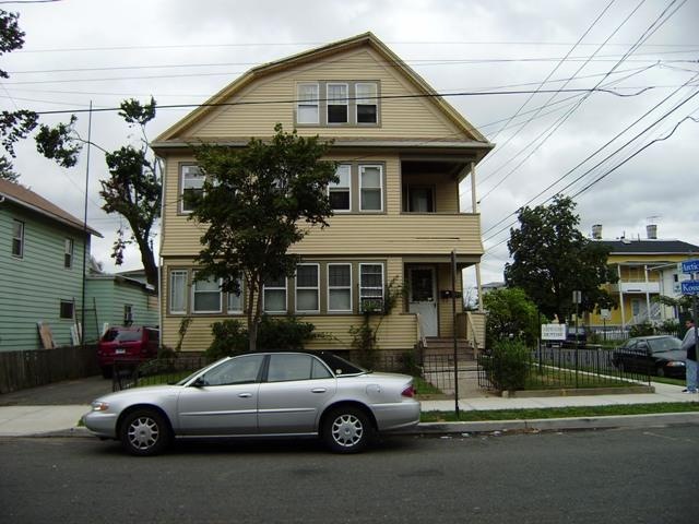 787 Kossuth St, Bridge Port, CT 06608 - photo 1