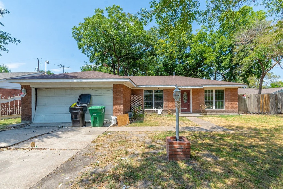 826 Helms Rd, Houston, TX 77088 - photo 1