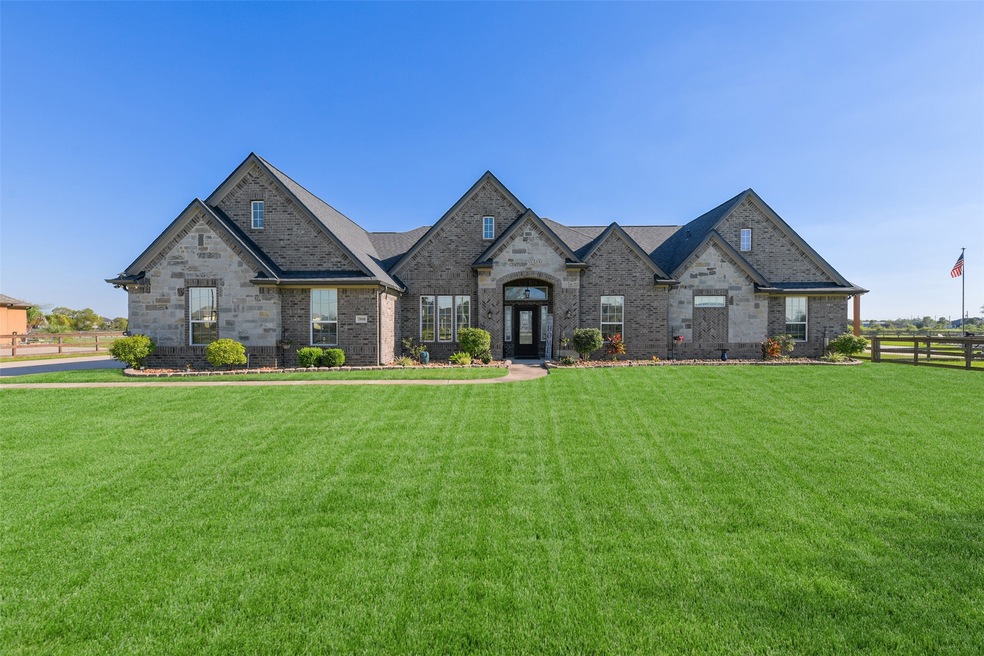 Welcome to 7818 Stratford Hall Drive in Rosharon's