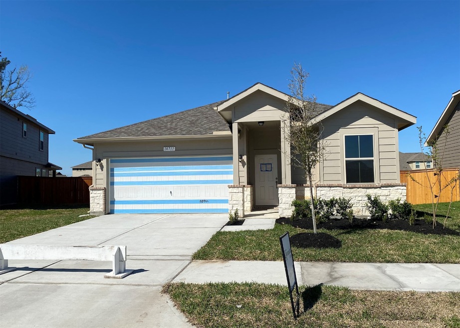 10711 Nyla Spring St, Houston, TX 77016 - photo 1