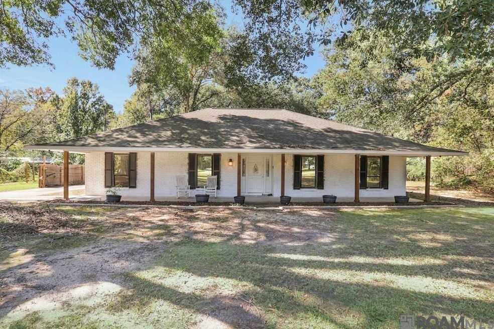 11205 Lazy Lake Dr, Baton Rouge, LA 70818 - photo 1