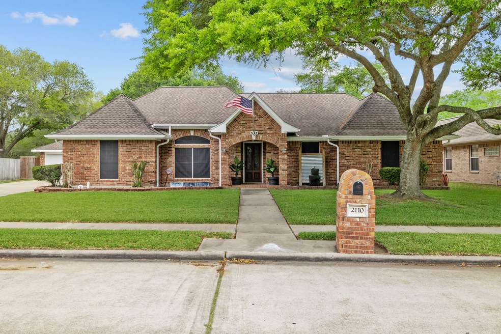 2110 Troon Dr, Alvin, TX 77511 - photo 1