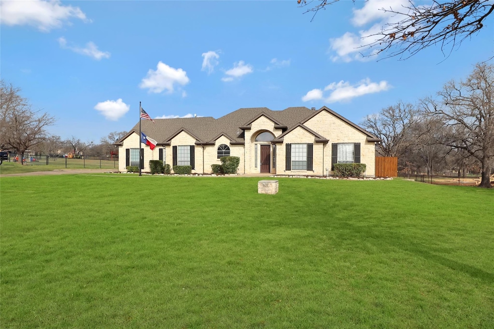 195 Lost Oak Dr, Azle, TX 76020 - photo 1