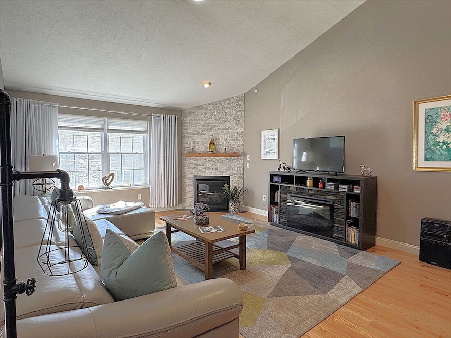 7 Stevens Ct unit 7, Atkinson, NH 03811 - photo 1