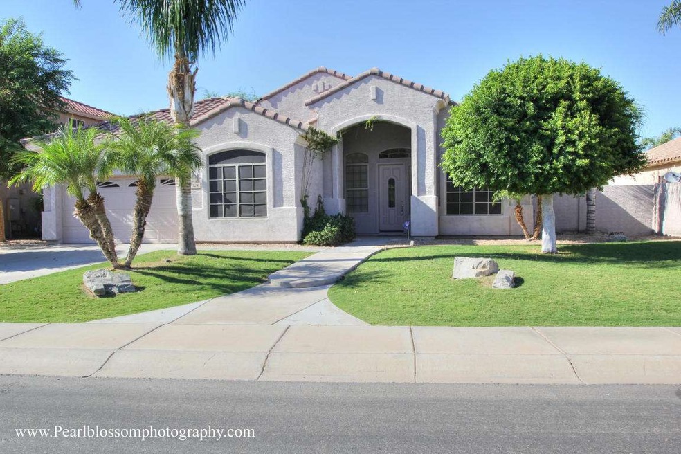 724 W Carob