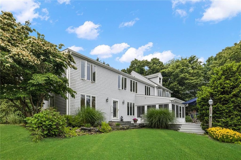 84 North Rd, Saunderstown, RI 02874