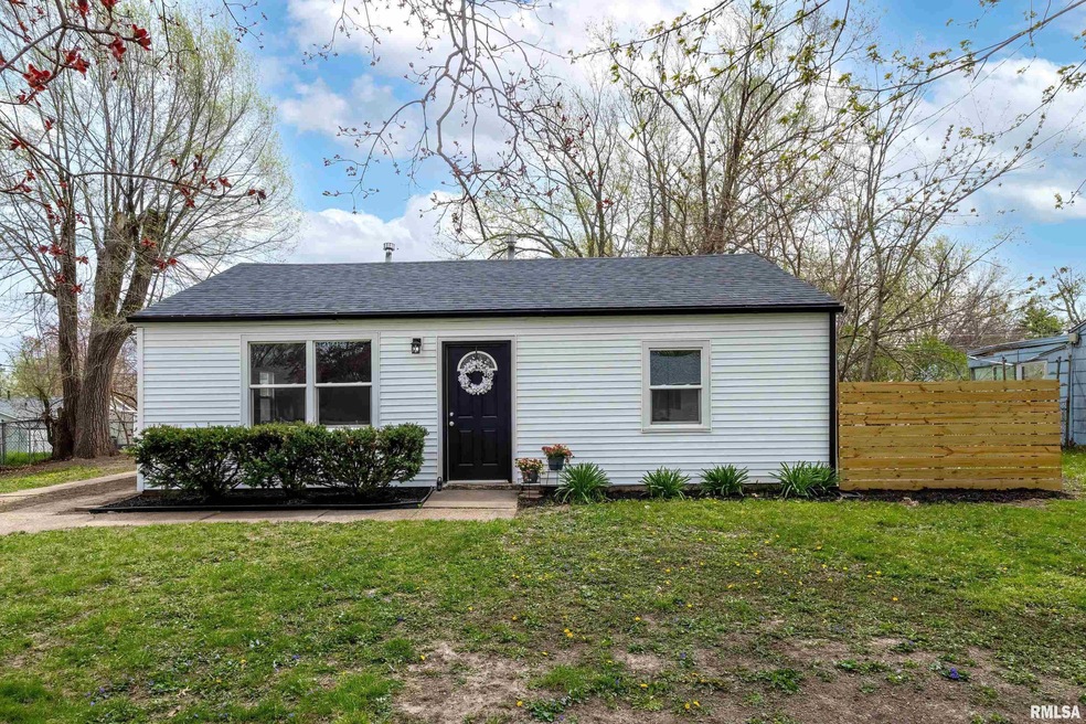 7311 Cedar St, Davenport, IA 52806 - photo 1