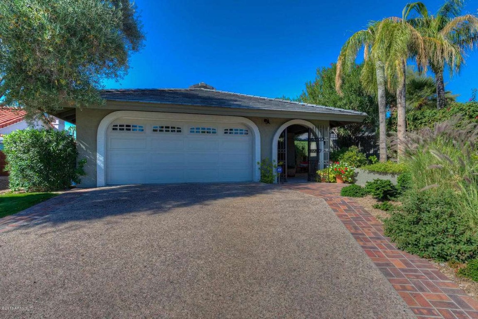 2402 E Montebello Front image