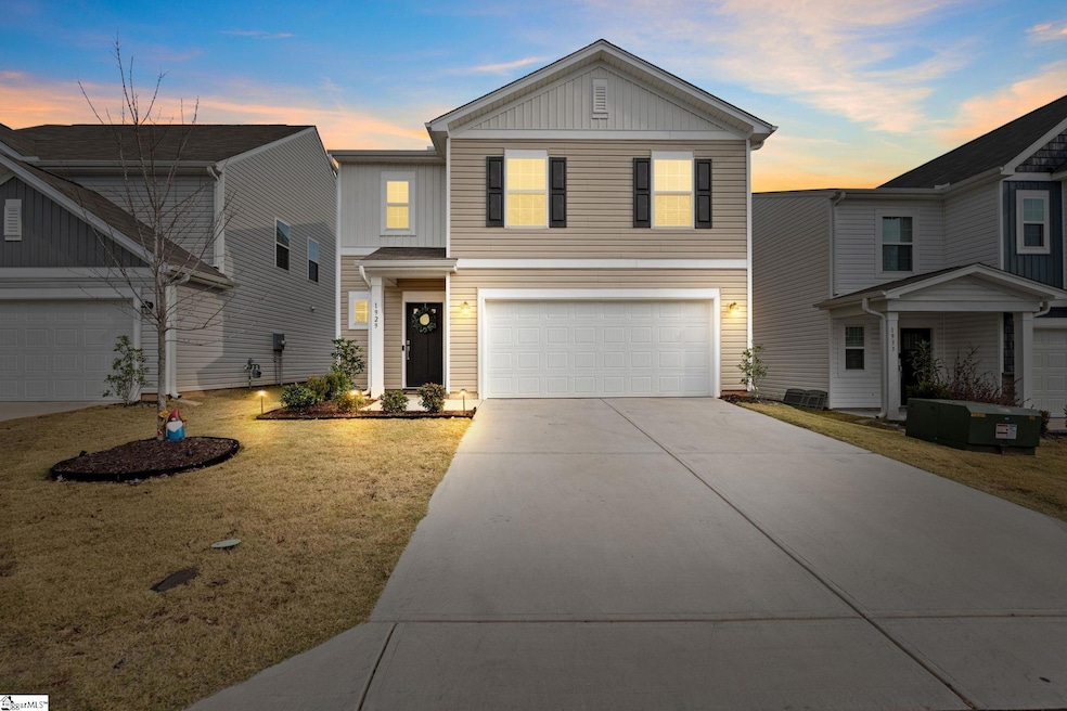 1929 Landrow Ln, Boiling Springs, SC 29316 - photo 1