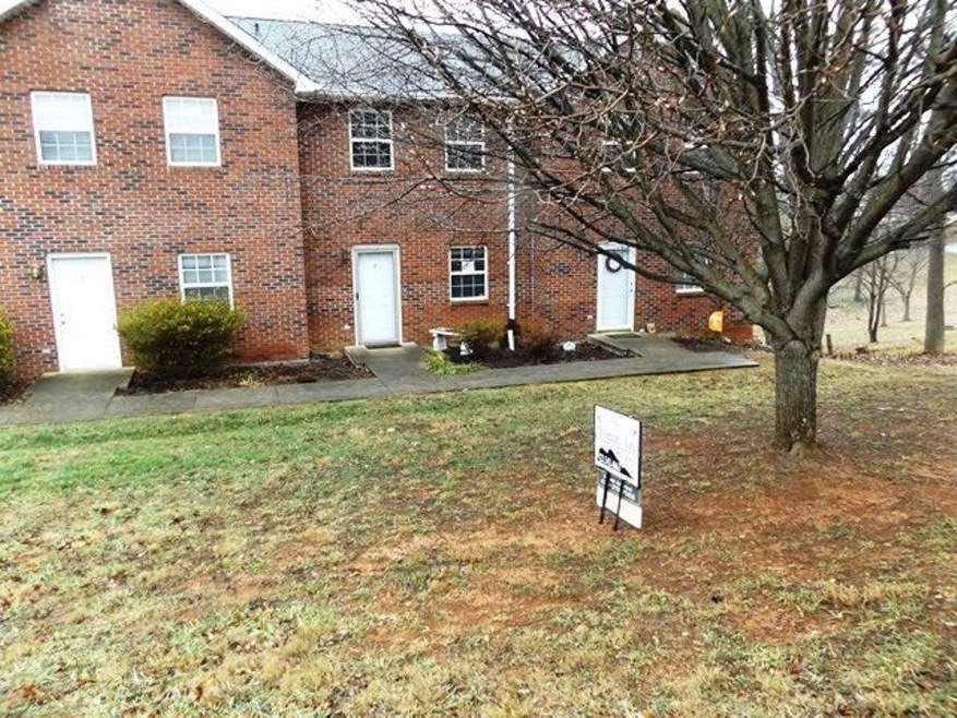807 Swadley Rd unit 2, Johnson City, TN 37601 - photo 1