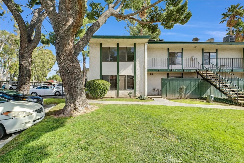 1735 E Washington St unit B28, Colton, CA 92324 - photo 1