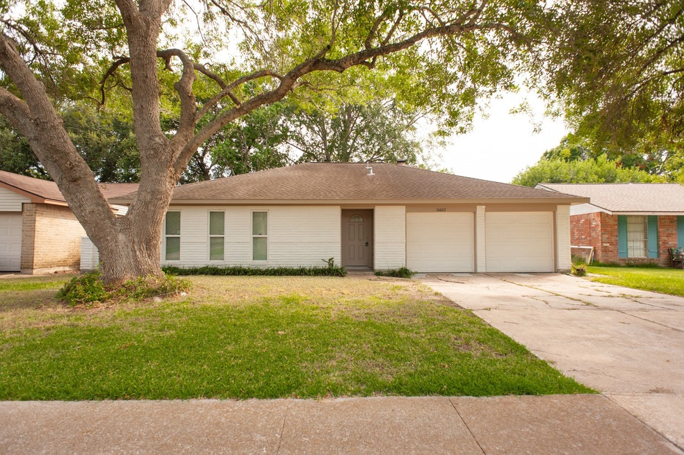 16622 David Glen Dr, Friendswood, TX 77546 - photo 1